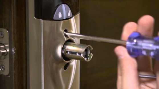 locksmiths-nottingham-high-tech-lock-installation-830x467